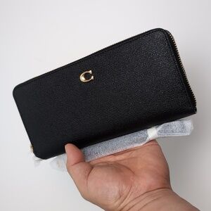Coach C7184 Leather Continental Wallet Brass/Black (Firm Price)